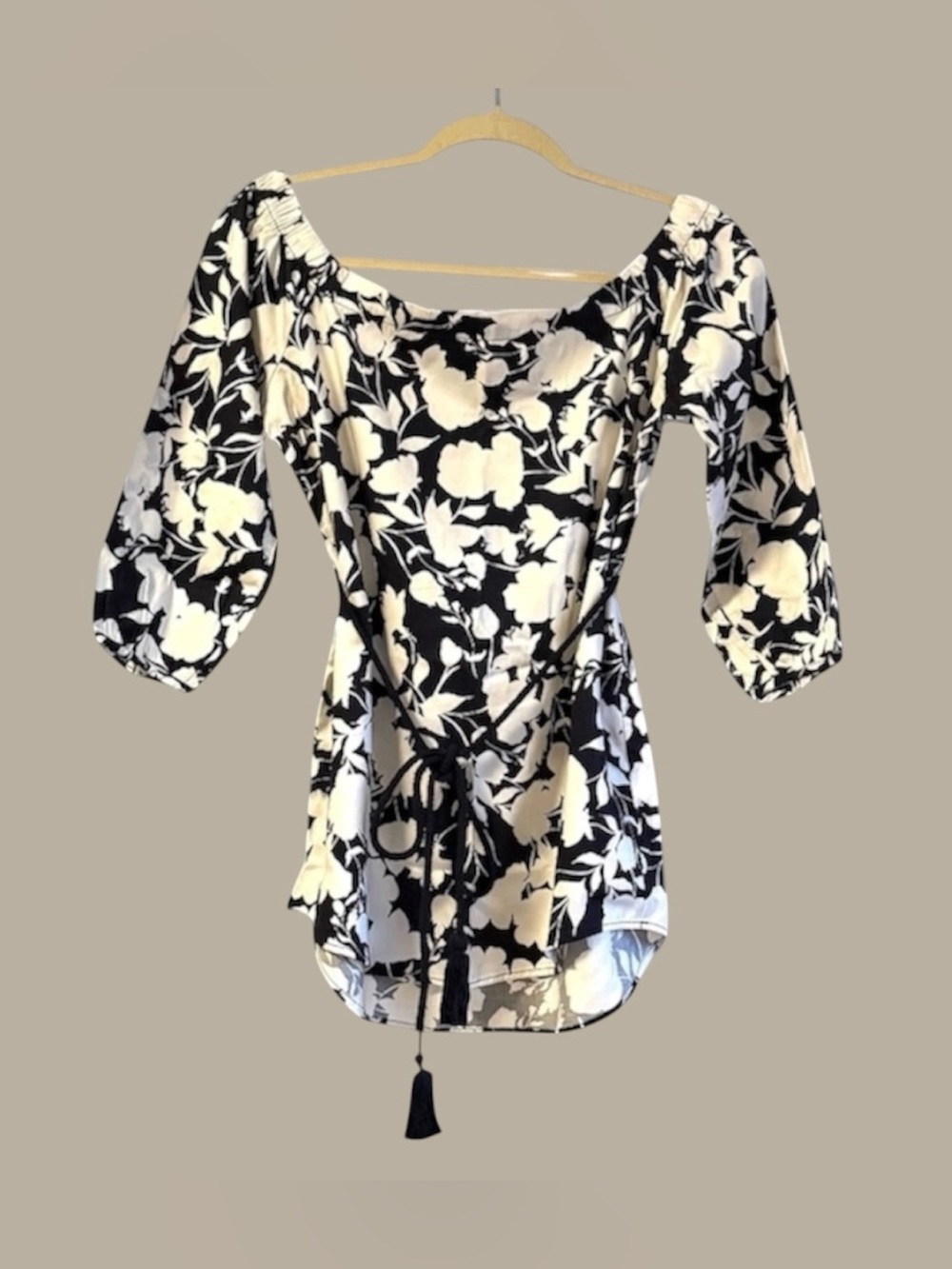 The Limited Women Off-Shoulder  Blouse Blue Color With White Floral Print Sz S